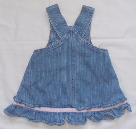 V100. riflové šaty s motýlem, 56