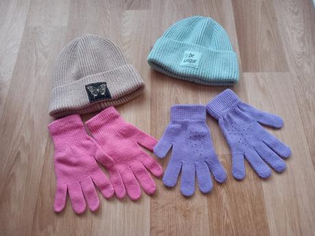 05 - set čepic a rukavic - velikost na cca 8 - 12, 
