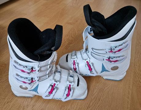 Přeskáče dívčí, atomic,37