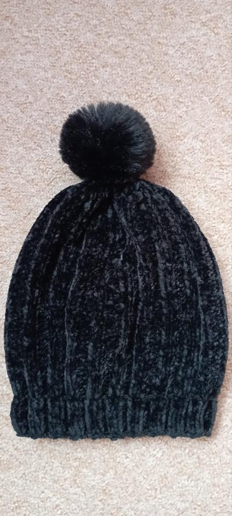 Černá čepice vel."110-128", 