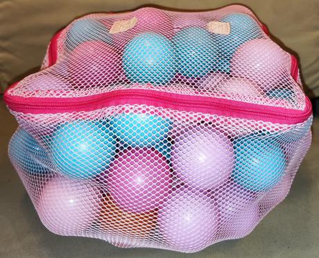 80 ks plastových míčků, 