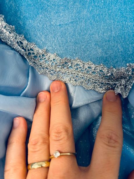 St1/ kostým delux popelka- v.5/6 let, 