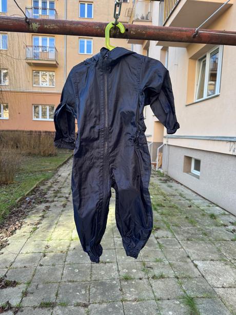 Nepromokavý overál, 98