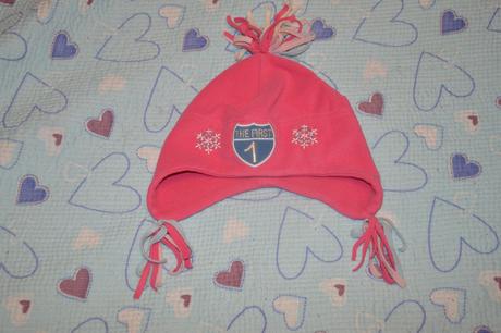 128 134 flesová čepice ušatka s výšivkou, 134