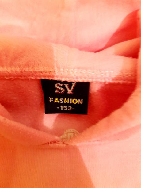 Mikina s korunkou, 152