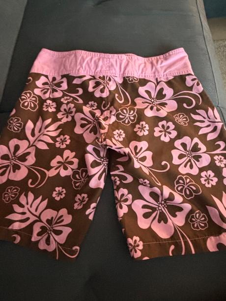 Plavkové kraťasy, 146