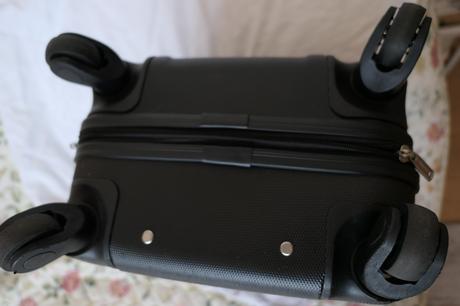 Skořepinový kufr na kolečkách - palubní, 