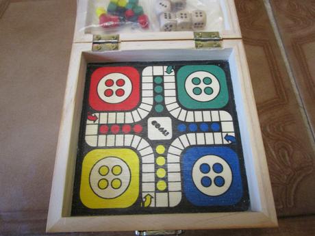 Cestovní hra v dřevěné krabičce člověče nezblob se, 