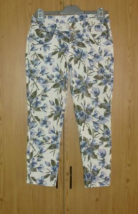 Světlé květované dámské 7/8 kalhoty takko fashion, takko,36