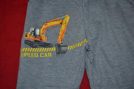 Nové tepláky s policií a bagrem, v.122, 122