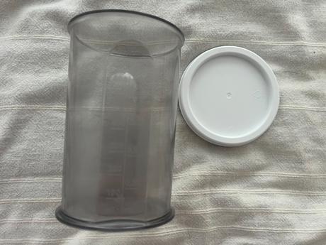 Plastová odměrka s víčkem- ml,pts, hrnek,cup, floz, 