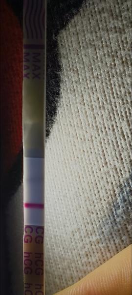 Je test pozitivní nebo jde o testovací rysku?