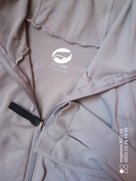 Mikina zn."think fit" vel.'40/42", 40