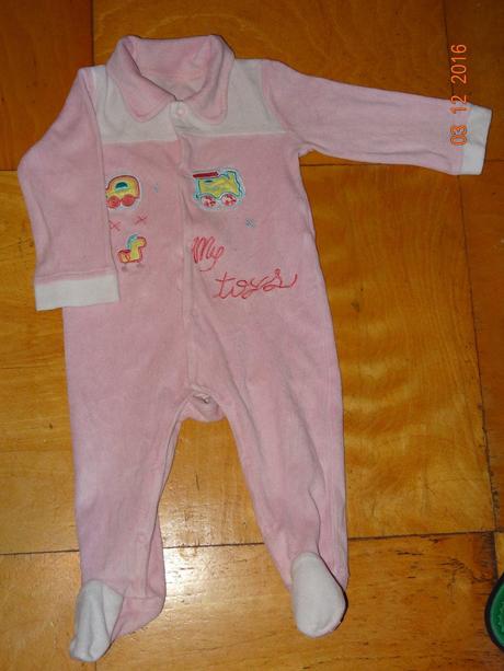 Růžový overal, 80