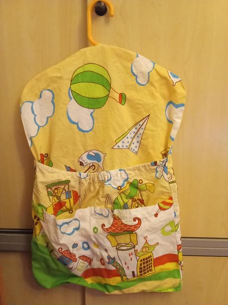 Kapsář do školky - žlutý s obrázky,