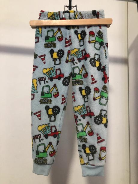 Šedé plyšové kalhoty s auty, 104