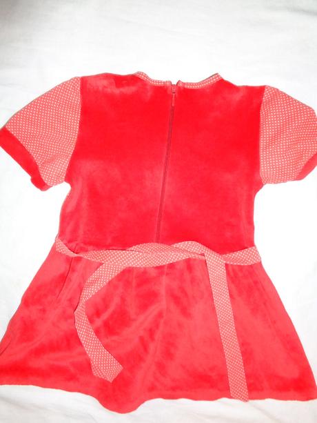 Kouzelné červené sametové šaty s motýlem, 98