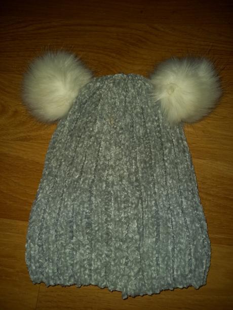 Čepice s bambulemi, c&a,134