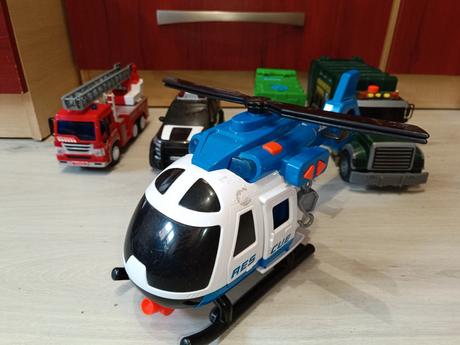 Auta, policie, popeláři pro chlapečka, 