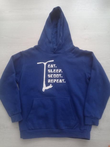 Mikina s koloběžkou 140,146, 146