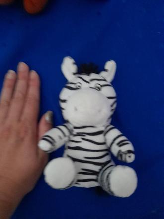 Menší plyšák zebra,