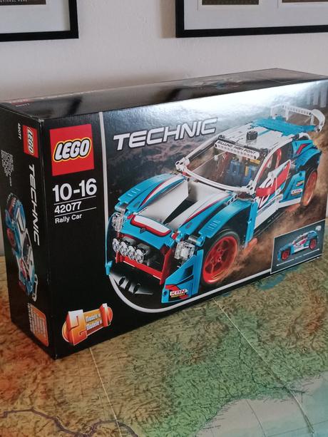 Lego technic 42077 závodní auto,