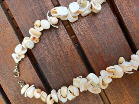 Náhrdelník z mušlí,
