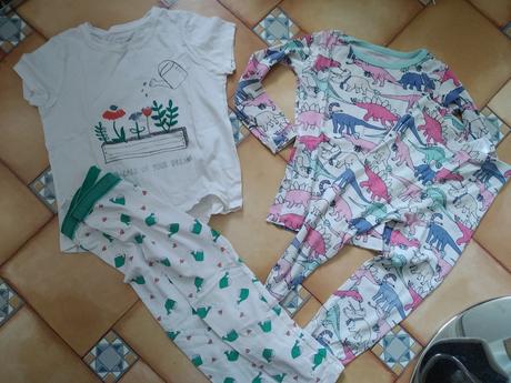 2x pyžamo, reserved,110
