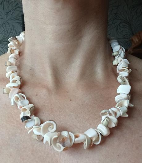Náhrdelník z mušlí,