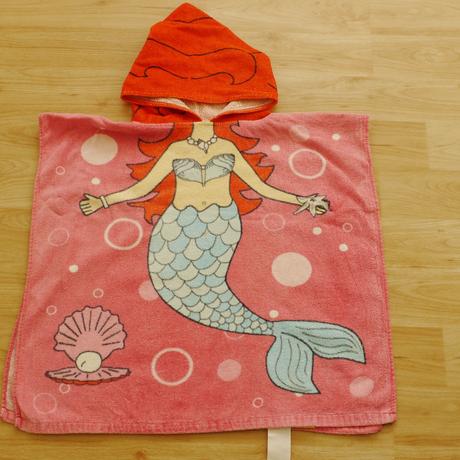 Ponco frote s kapucou - mala morska vila,