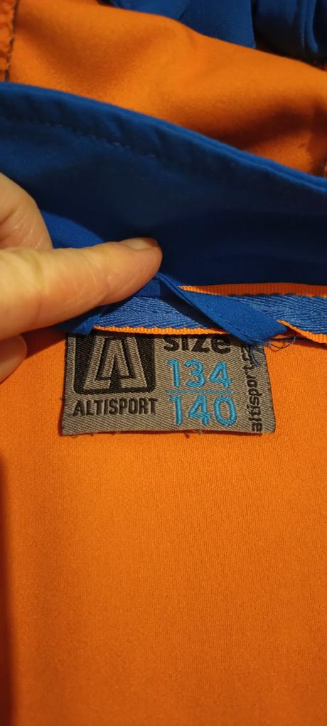 Soft modrá bunda, 134