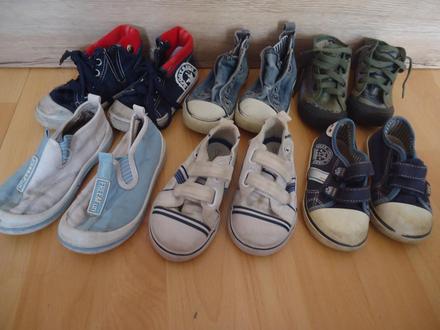 Mix plátěných tenisek, 24