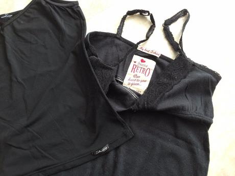 2 černá tílka zn.skiny a retro jeans  vel. s, skiny,s