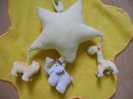 Látková hrací hračka,