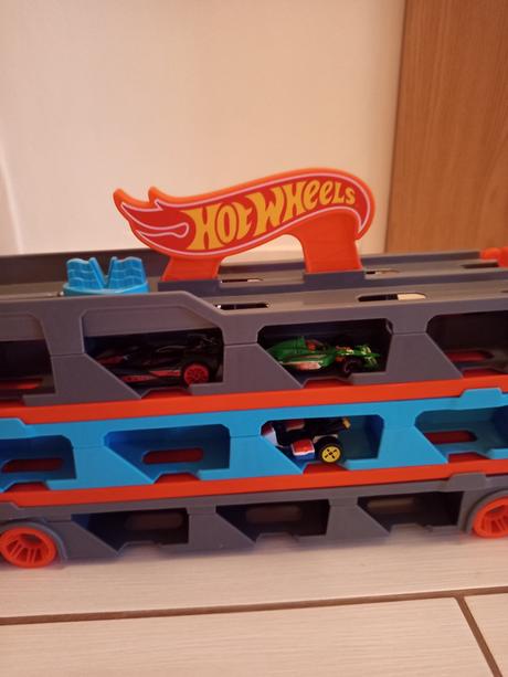 Hot wheels kamoin,