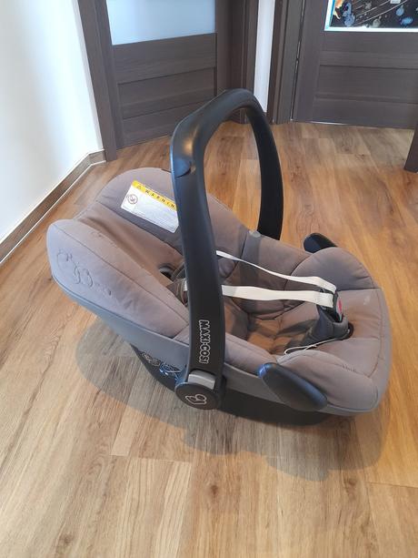 Kombinace maxi cosi pebble (0-13kg), pearl (9-18kg, maxi cosi