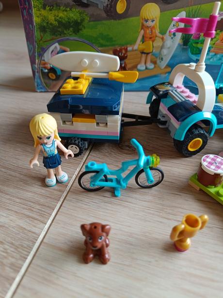 Lego friends 41364 stephanie a bugina s přívěsem, 