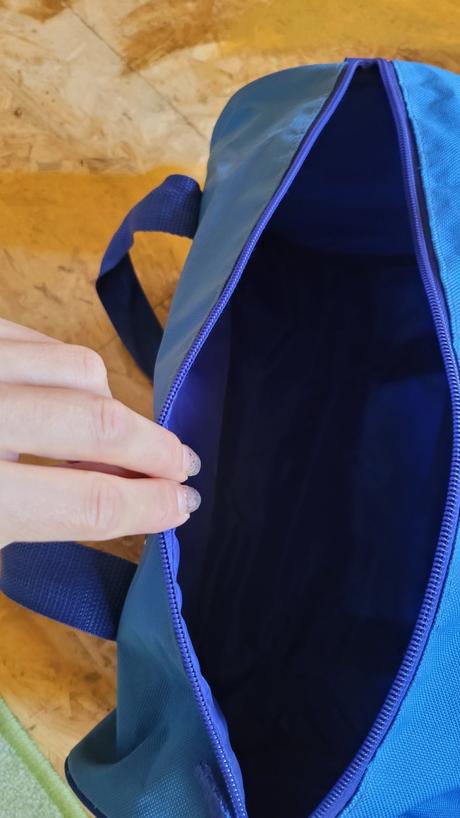 Tepláky, kšiltovka, sportovní taška a slipy, 104–116