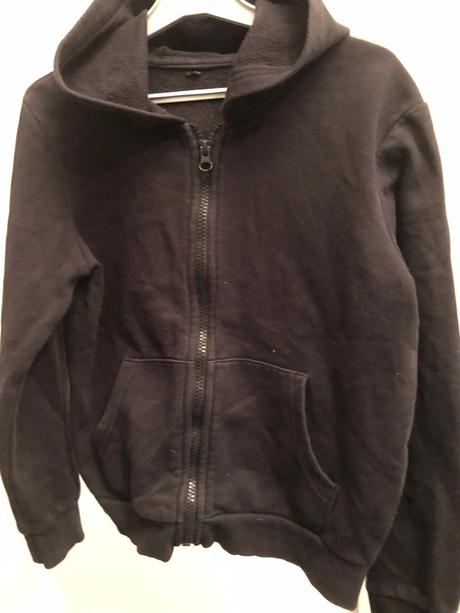 Černá mikina s kapucí, 134