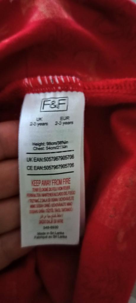 Vánoční červené šaty, 98