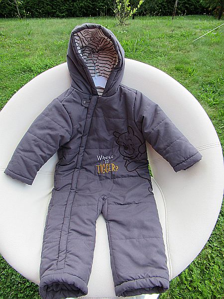 Kombinéza, disney,86