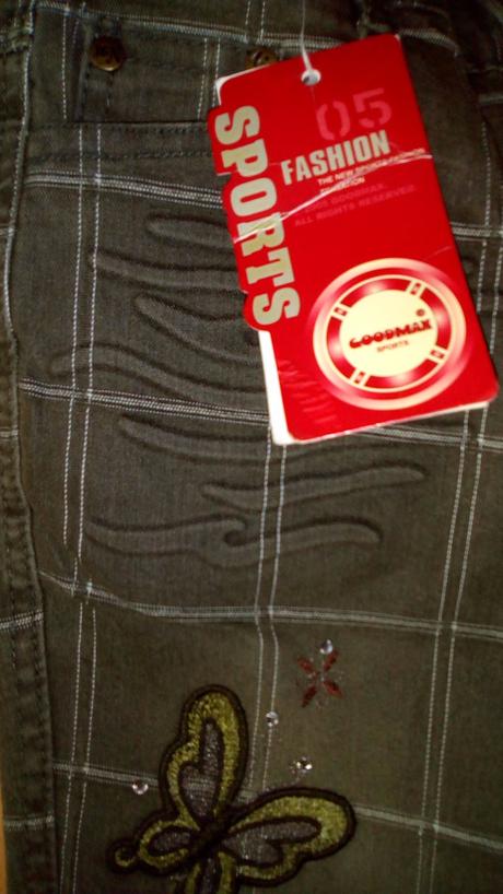 Kalhoty s výšivkami motýlů, 134