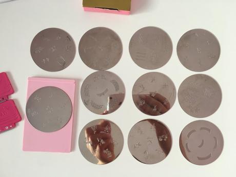 Zdobení nehtů konad a sušička laku, 