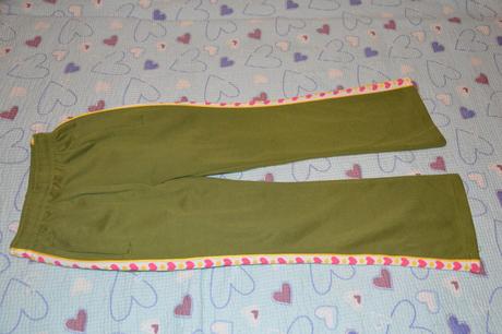 Zelené srdíčkové tepláky, 128