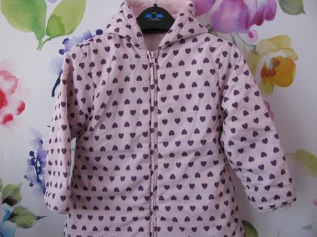 Zimní lila bunda s kapucí a se srdíčky, cherokee,116