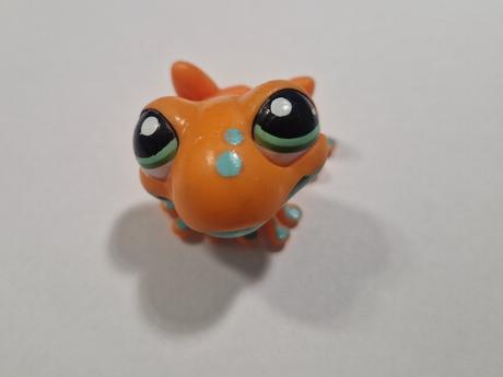 Littlest pet shop oranžová žába,