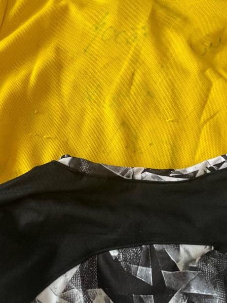 2 sportovni tricka 122/128, 122