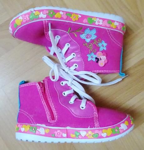 Růžové tenisky, 28