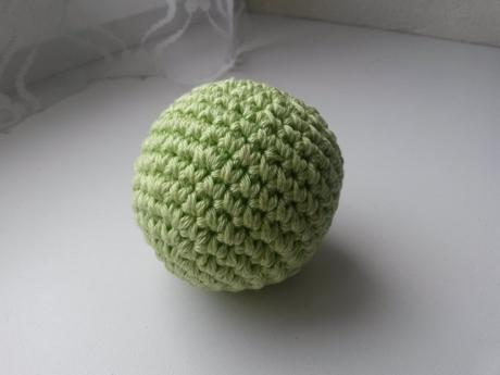 Háčkovaný míček 6,5 cm,