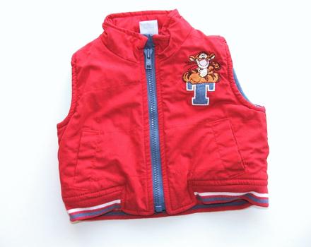 M203 chlapecká vesta s tygříkem vel. 56, disney,56
